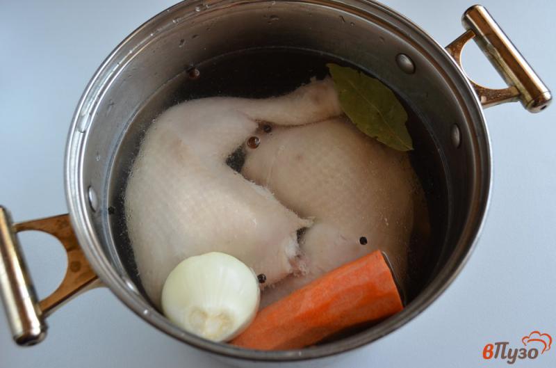 Фото приготовление рецепта: Холодец из куриных окорочков шаг №4