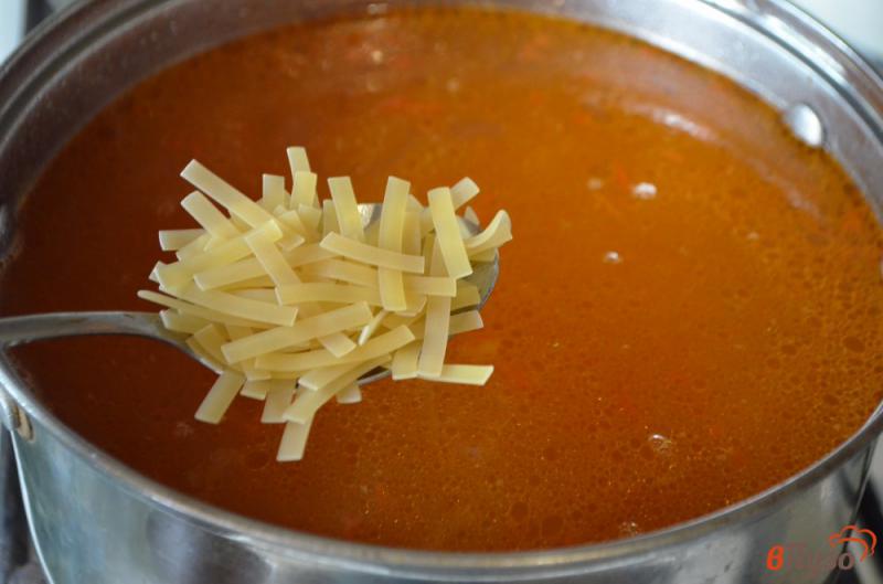 Фото приготовление рецепта: Суп с фрикадельками и фасолью шаг №8