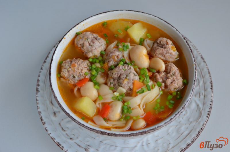 Фото приготовление рецепта: Суп с фрикадельками и фасолью шаг №9
