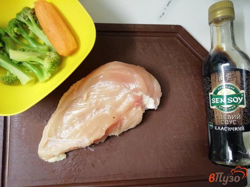 Фото приготовление рецепта: Куриное филе с брокколи шаг №1