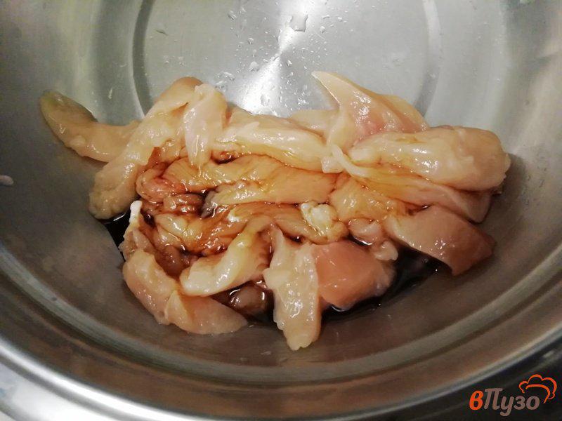 Фото приготовление рецепта: Куриное филе с брокколи шаг №2