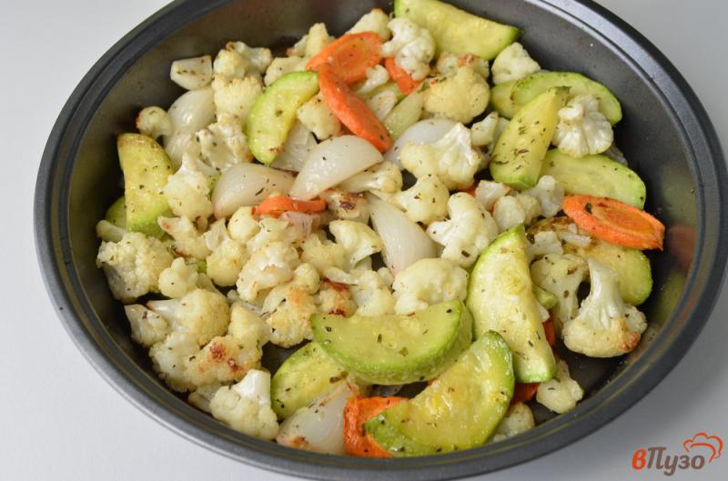 Фото приготовление рецепта: Салат с печеными овощами и гранатом шаг №3