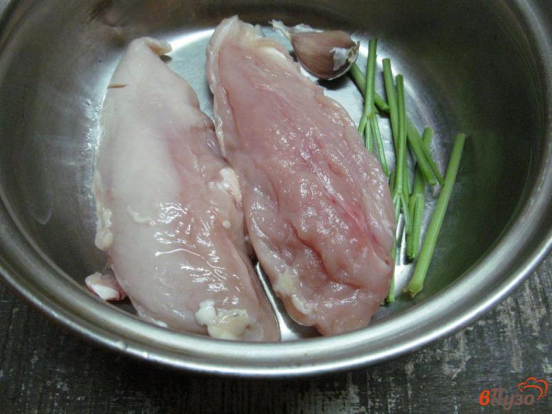 Фото приготовление рецепта: Куриный салат с рисом шаг №1