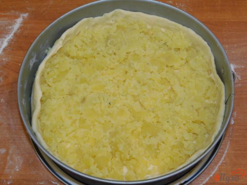 Фото приготовление рецепта: Пирог с картофелем и грибами шаг №3