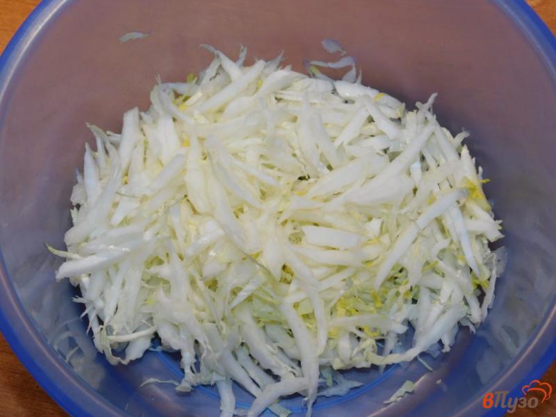 Фото приготовление рецепта: Салат с пекинской капустой и кукурузой шаг №1