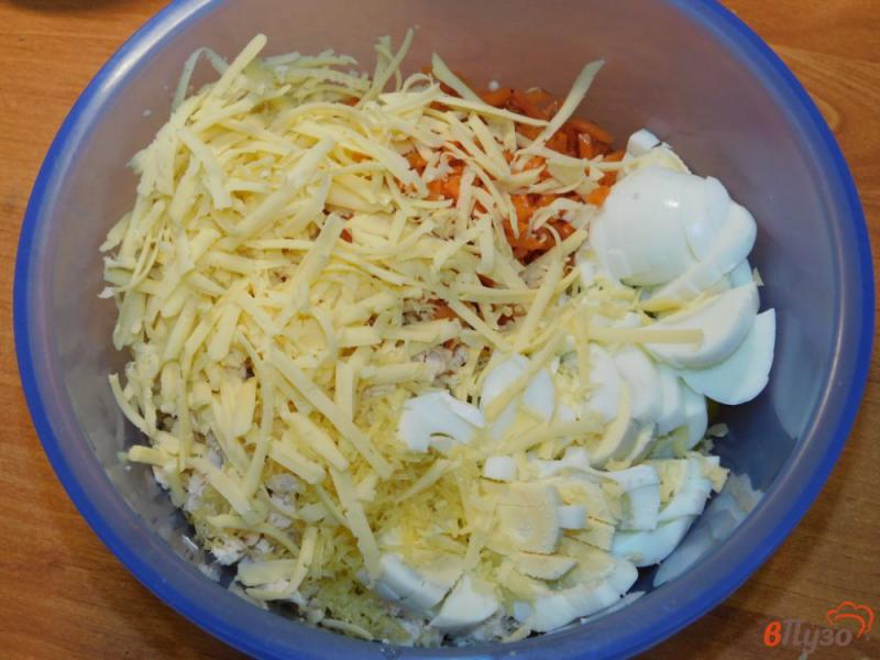 Фото приготовление рецепта: Салат с курицей и апельсинами шаг №3
