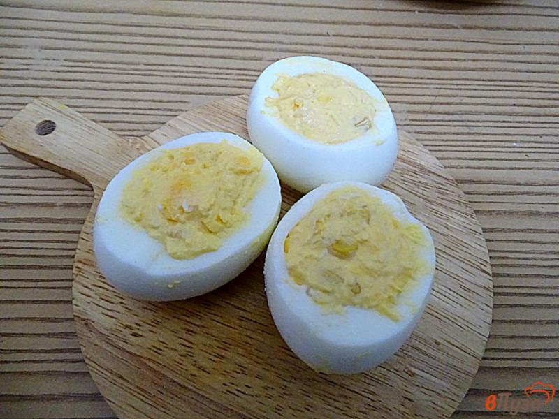Фото приготовление рецепта: Фаршированные яйца *поросята* шаг №4