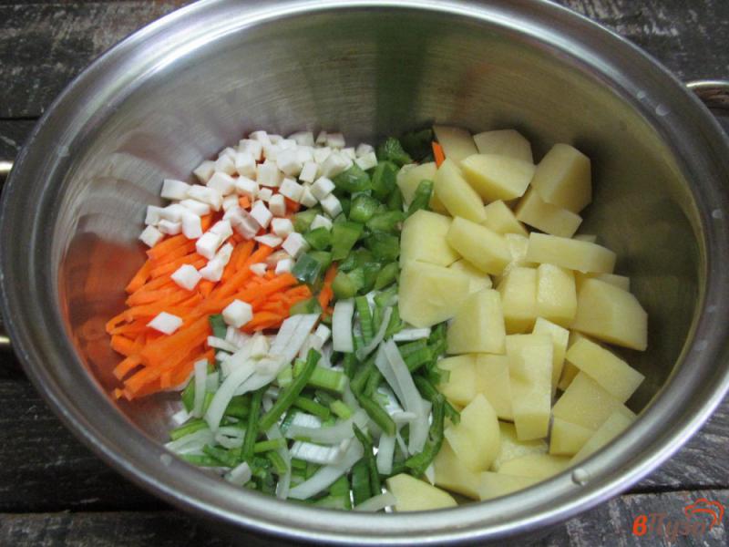 Фото приготовление рецепта: Овощной суп на курином бульоне с пшеничной крупой шаг №2