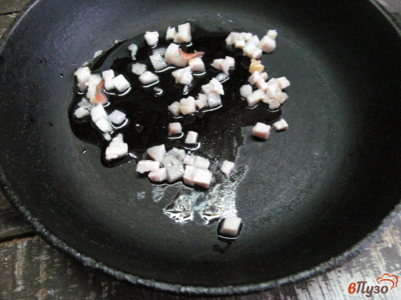 Фото приготовление рецепта: Свиные медальоны с пикантным маслом и грибным соусом шаг №1