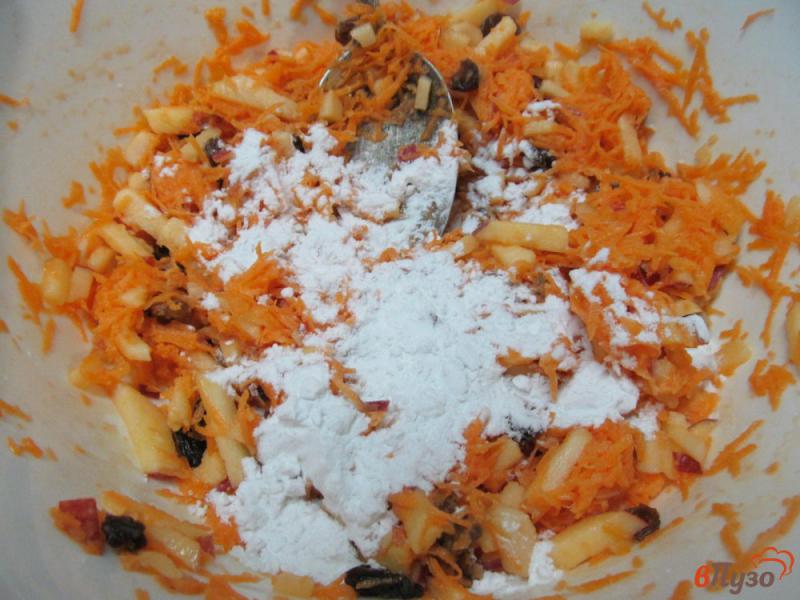 Фото приготовление рецепта: Пирог с начинкой из моркови и яблока шаг №8