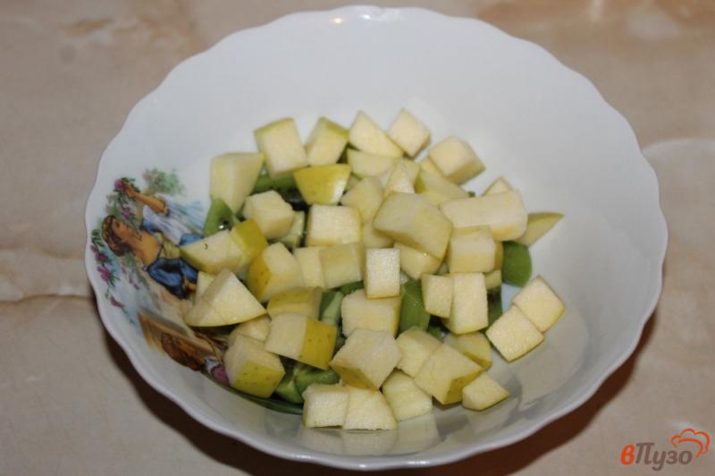 Фото приготовление рецепта: Фруктовый салат с манго шаг №2