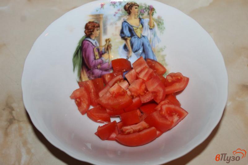 Фото приготовление рецепта: Салат из баклажан с фетой и помидорами шаг №3