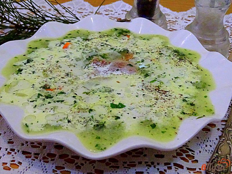 Фото приготовление рецепта: Суп со свининой, шпинатом и сливками шаг №7