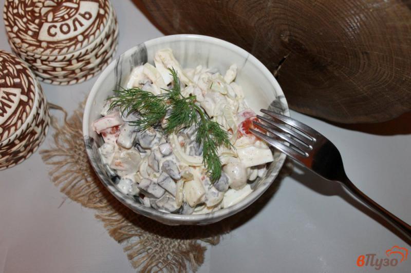 Фото приготовление рецепта: Салат из консервированных шампиньонов и куриной печени шаг №7