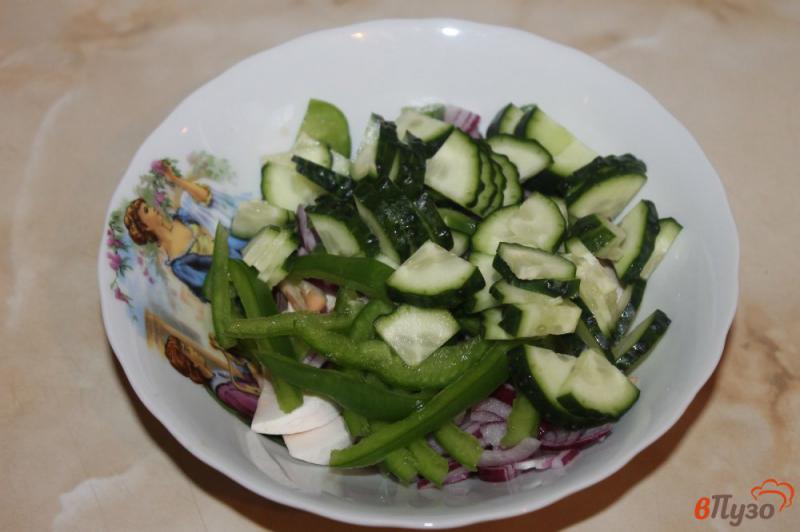 Фото приготовление рецепта: Салат из свежих шампиньонов шаг №4