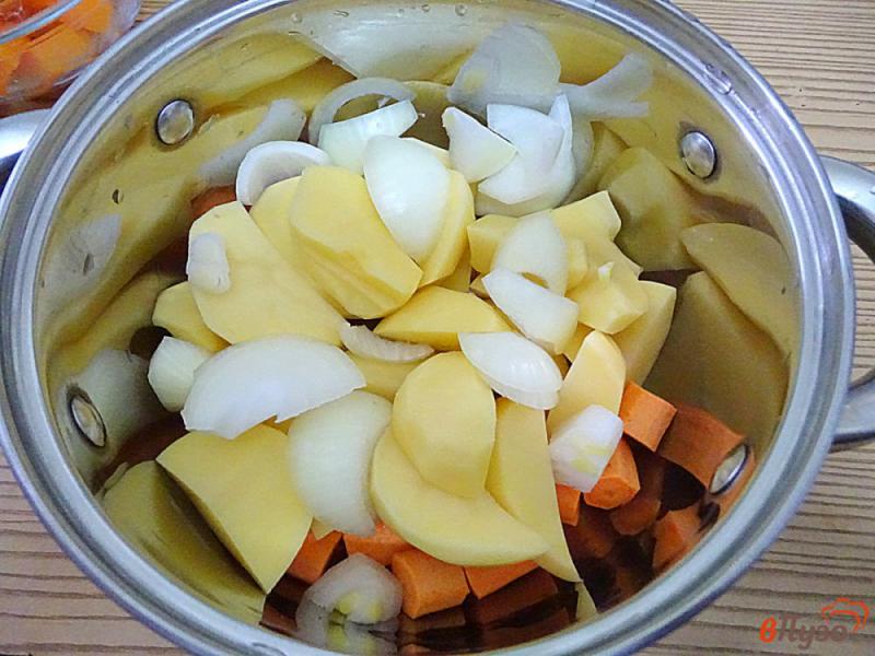 Фото приготовление рецепта: Суп пюре из тыквы, болгарского перца и картофеля шаг №2