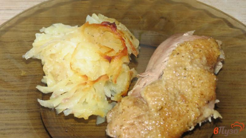 Фото приготовление рецепта: Утка запеченная в рукаве с тертым картофелем шаг №7