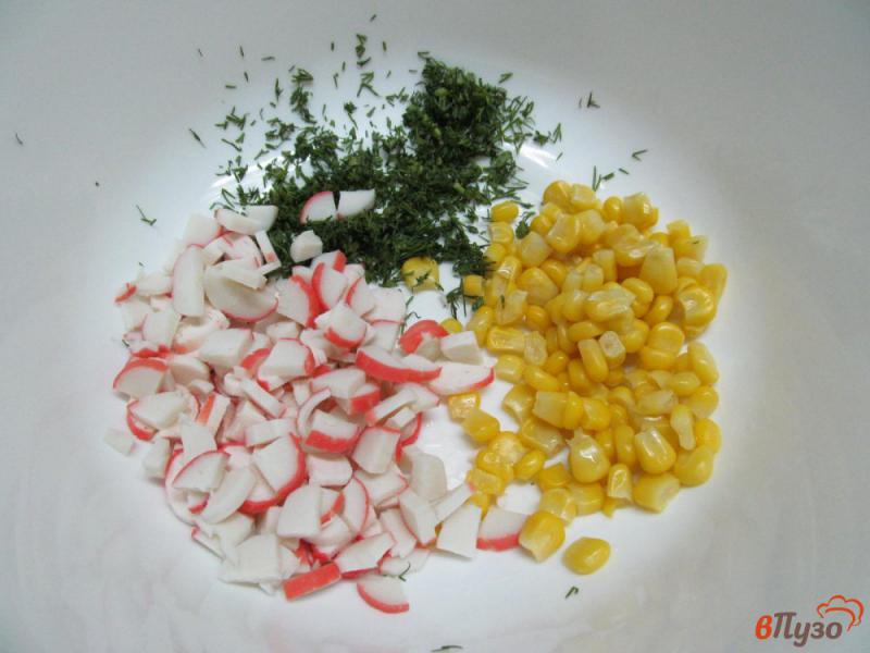 Фото приготовление рецепта: Крабовый салат с пекинской капустой шаг №1