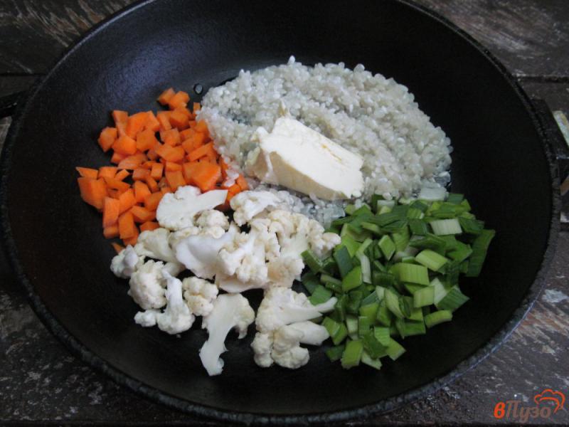 Фото приготовление рецепта: Рис с овощами и перепелиным яйцом шаг №1