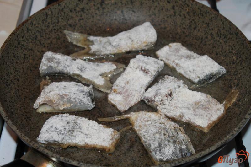 Фото приготовление рецепта: Жареная рыба в панировке шаг №6