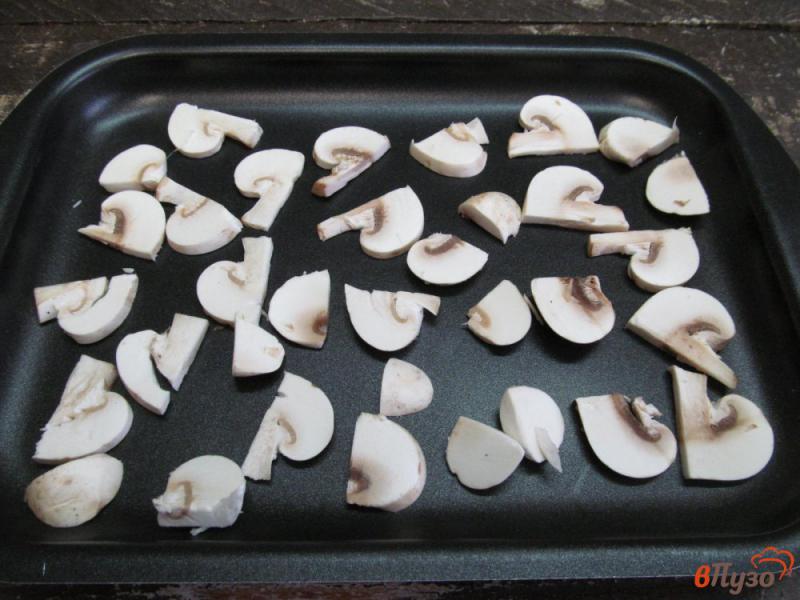 Фото приготовление рецепта: Салат из печеной свеклы и грибов шаг №2