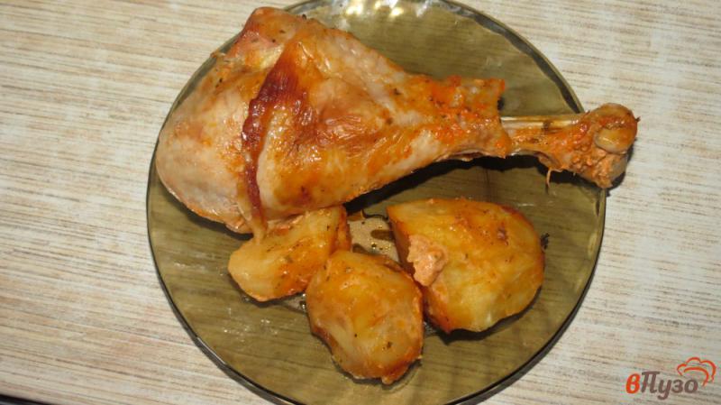 Фото приготовление рецепта: Голень индейки запеченная в рукаве с картофелем шаг №5