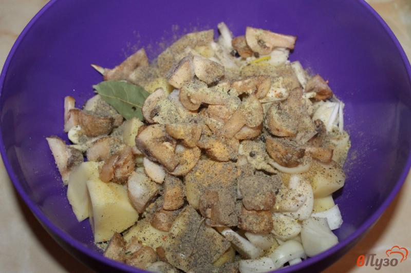 Фото приготовление рецепта: Картофель тушеный в рукаве с соевым соусом шаг №5