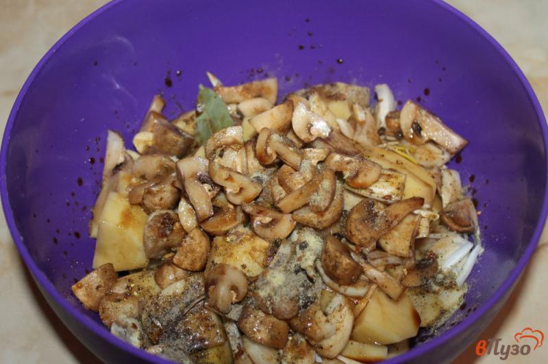 Фото приготовление рецепта: Картофель тушеный в рукаве с соевым соусом шаг №6