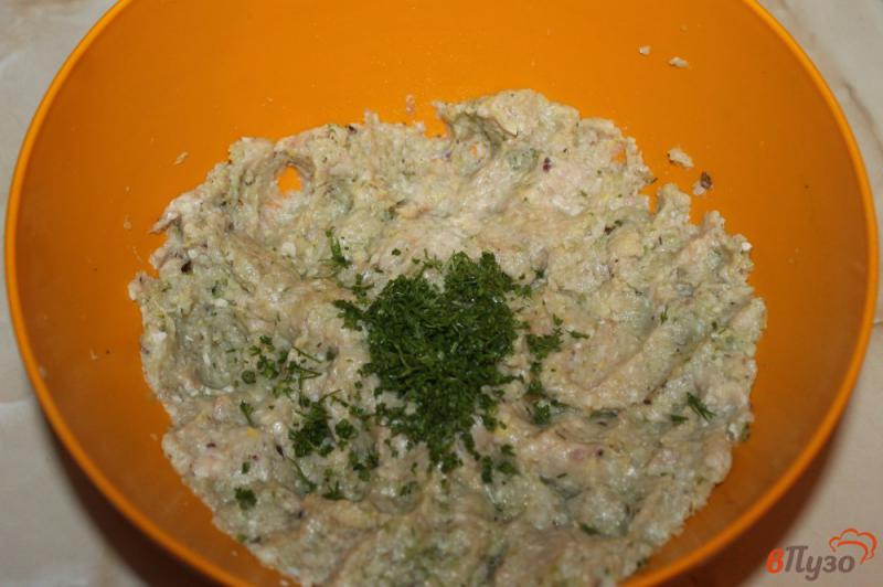 Фото приготовление рецепта: Пельмени в заморозку с куриным мясом и зеленью шаг №3