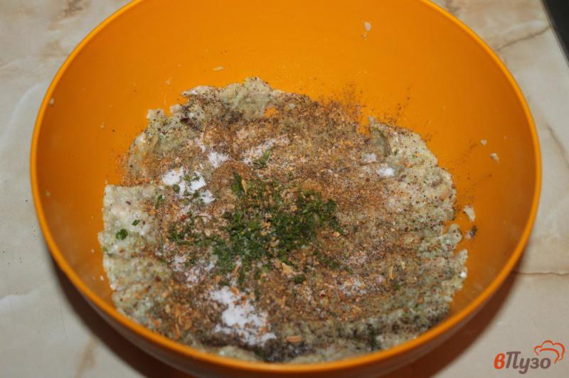 Фото приготовление рецепта: Пельмени в заморозку с куриным мясом и зеленью шаг №4