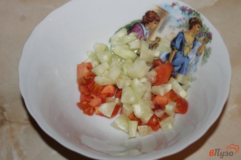 Фото приготовление рецепта: Салат из рукколы с грибами и оливками шаг №2