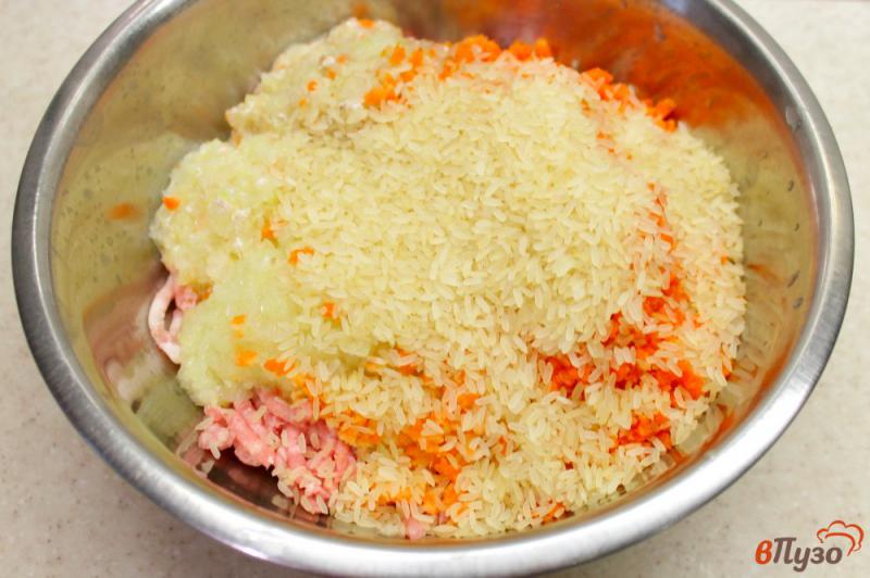 Фото приготовление рецепта: Тефтели в томатном соусе, приготовленные в духовке шаг №3