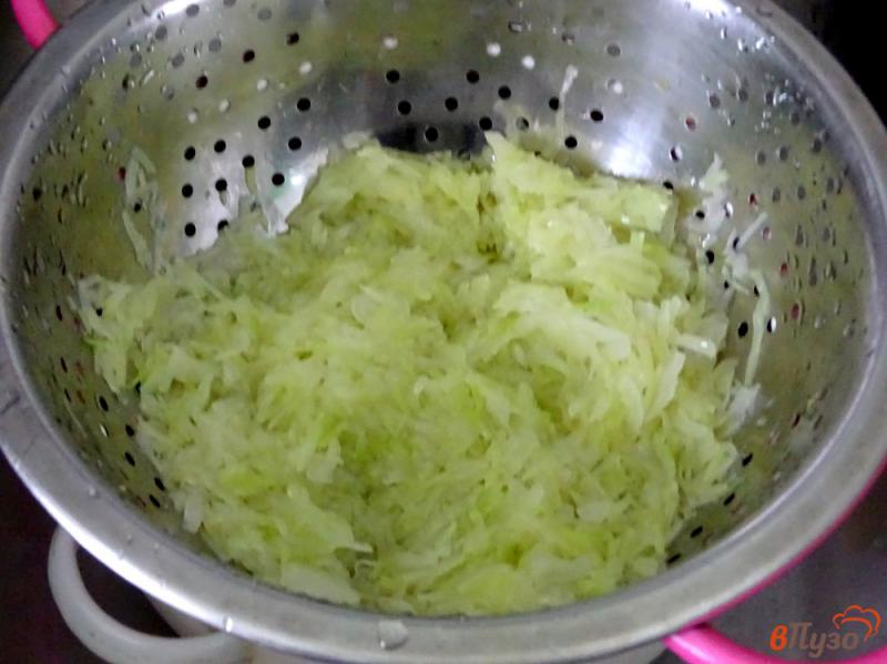 Фото приготовление рецепта: Лепёшки с капустой и сыром шаг №4