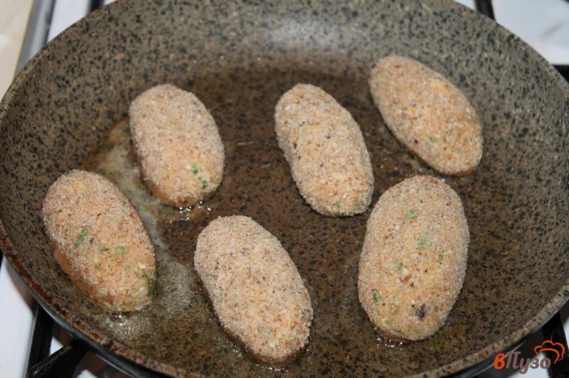 Фото приготовление рецепта: Куриные котлеты с петрушкой шаг №6