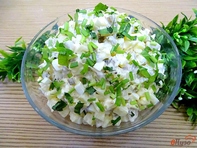 Фото приготовление рецепта: Салат из картофеля, селёдки и огурца шаг №6