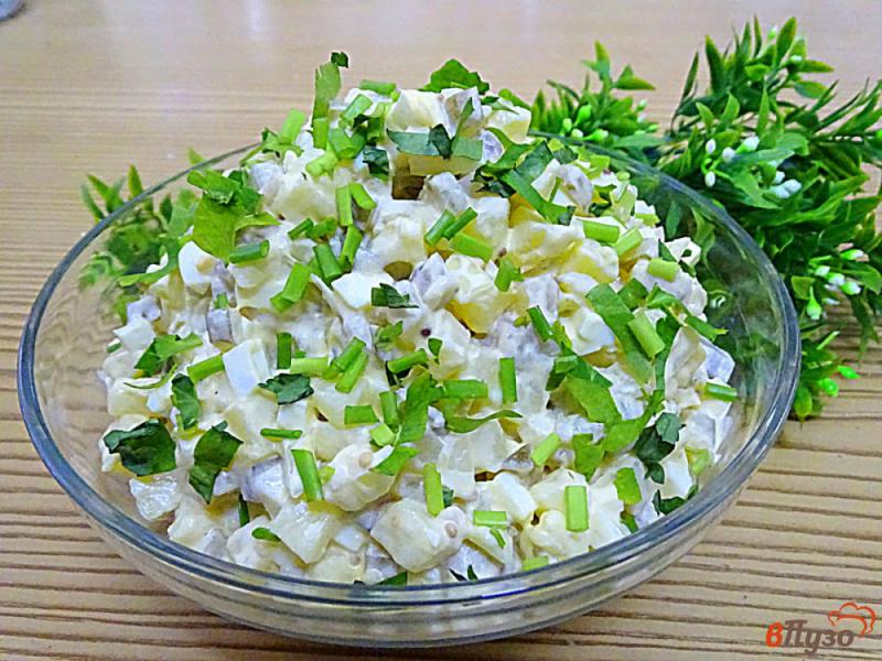 Фото приготовление рецепта: Салат из картофеля, селёдки и огурца шаг №7