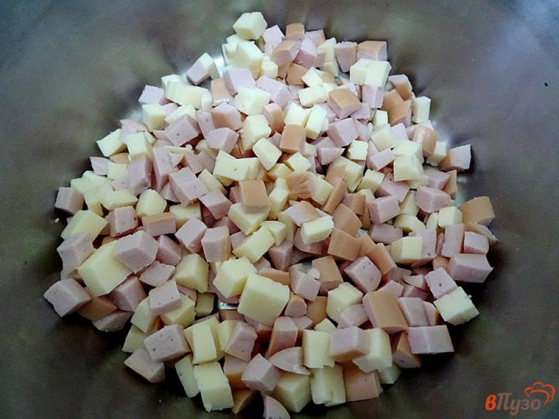 Фото приготовление рецепта: Картофельные гнёзда с ыром и сосисками шаг №8