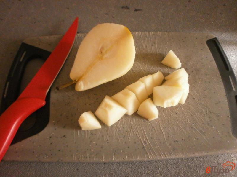 Фото приготовление рецепта: Песто из груши и базилика к картофельным ньоккам шаг №2