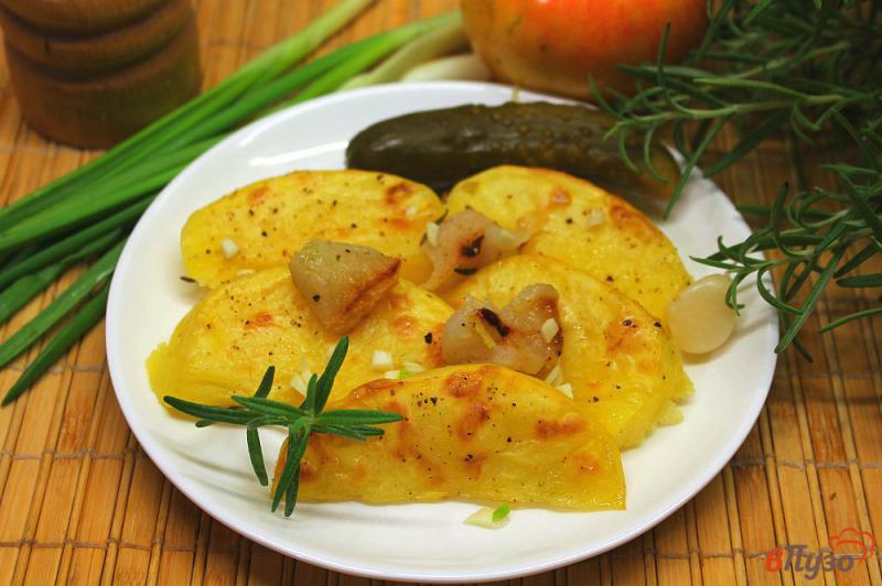 Фото приготовление рецепта: Картофель запеченный с яблоком и розмарином шаг №6
