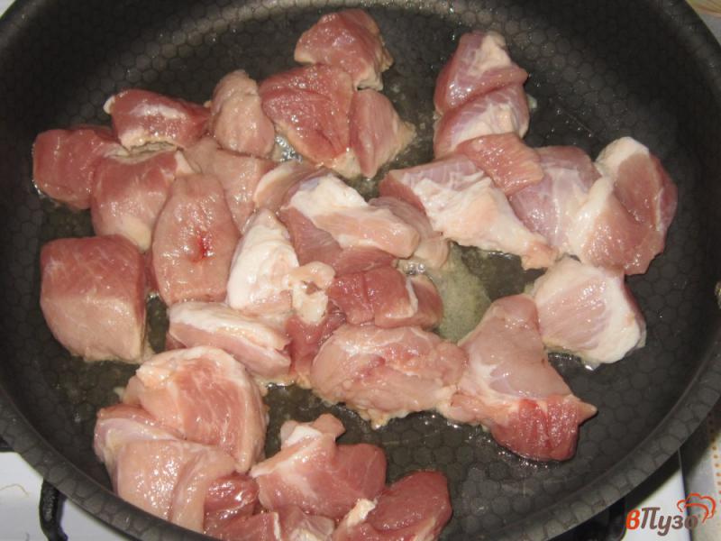 Фото приготовление рецепта: Свинина тушеная с вешенками и картофелем шаг №1