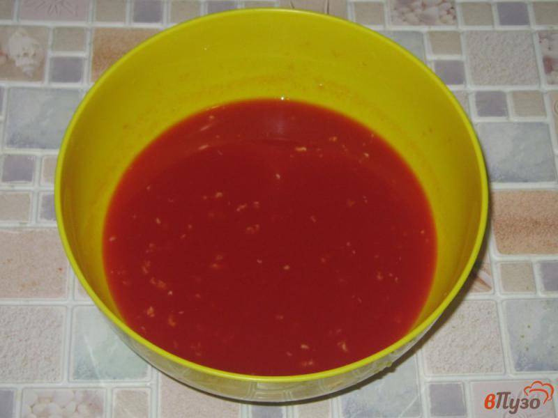 Фото приготовление рецепта: Сайра жареная в томатном соусе шаг №5