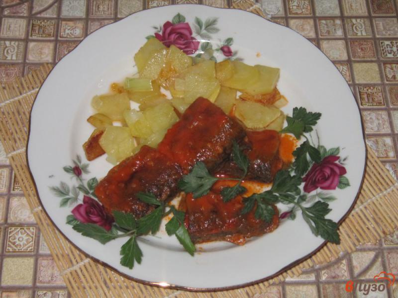 Фото приготовление рецепта: Сайра жареная в томатном соусе шаг №8