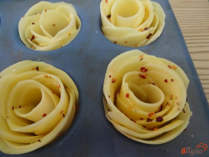Фото приготовление рецепта: Картофельные розы шаг №5
