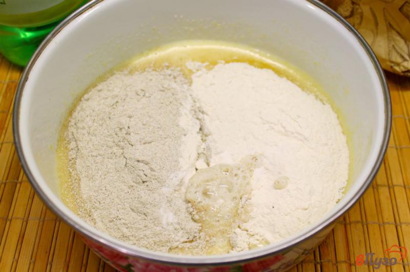 Фото приготовление рецепта: Ржаной пирог с творожной начинкой шаг №3