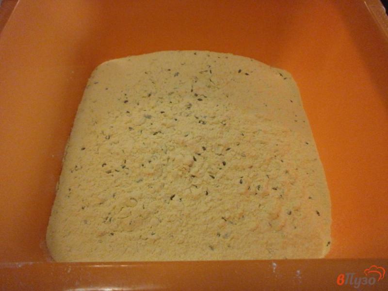 Фото приготовление рецепта: Хлеб с куркумой, семенами льна, тыквенными семечками и овсяными хлопьями шаг №3