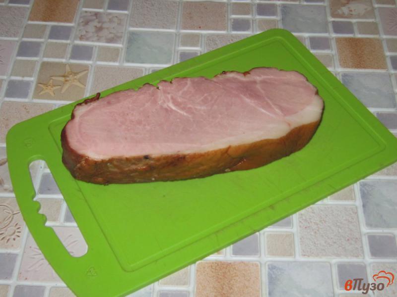 Фото приготовление рецепта: Рулетики из свиного карбонада с сыром и маслинами шаг №1