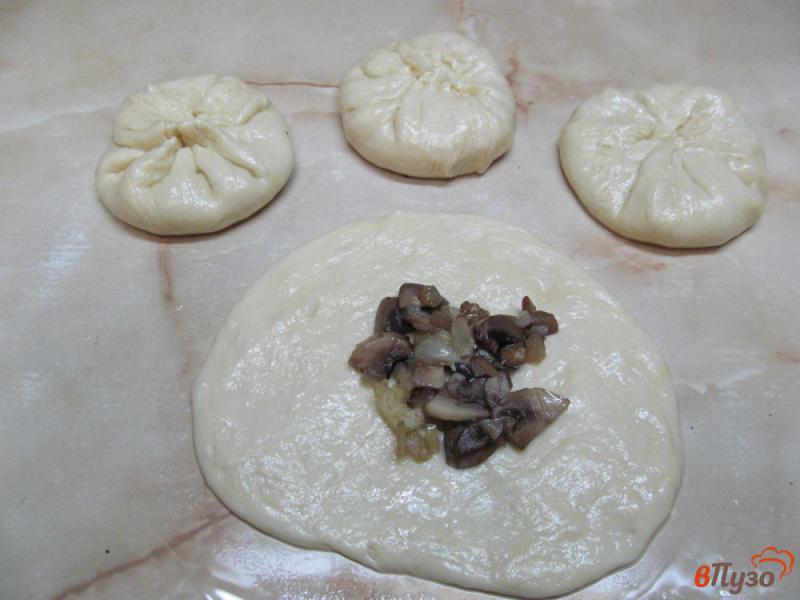 Фото приготовление рецепта: Лепешки с грибами шаг №7