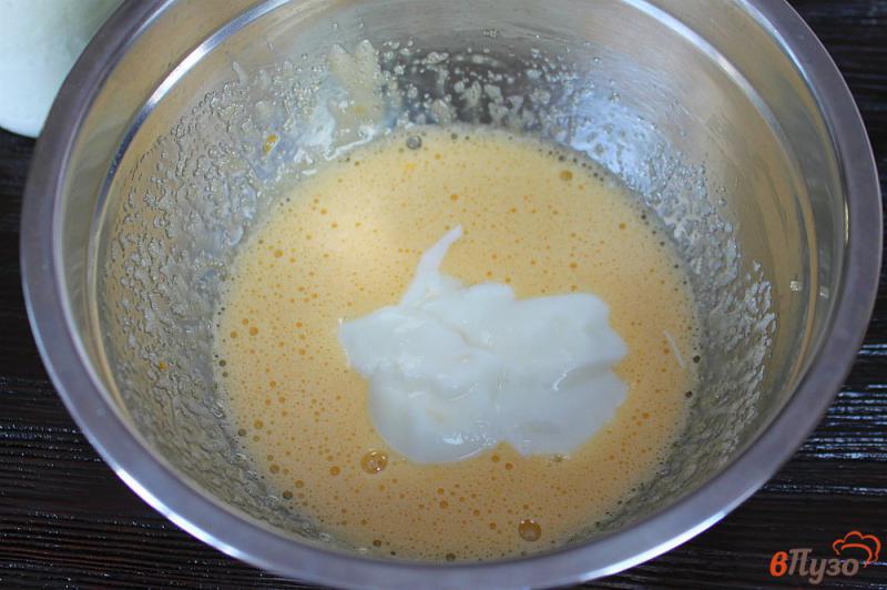 Фото приготовление рецепта: Кексы из цельнозерновой муки со сладкой вишней шаг №2