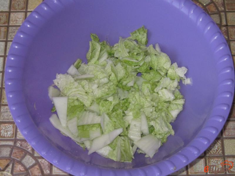 Фото приготовление рецепта: Салат с малосольными огурцами и брокколи шаг №1