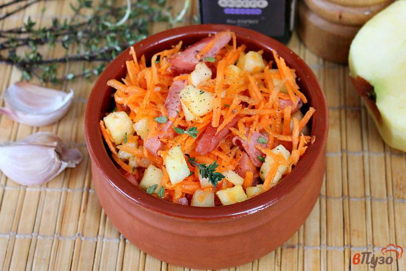 Фото приготовление рецепта: Морковный салат с сардельками шаг №7